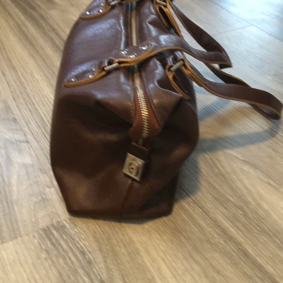 Matt & Matt shoulder bag
Length: 13” Width: 8”
Brown - Picture 2 of 6